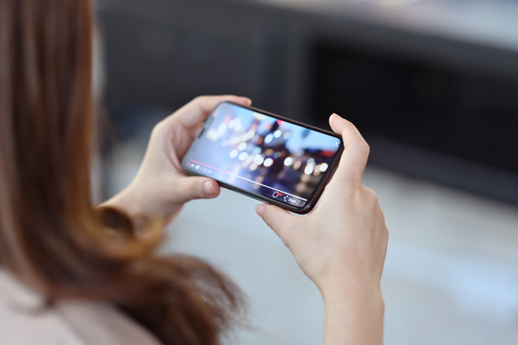 3c976874-4f49-4b7b-9f3d-11f2a0c0f37c StreamingPhoneStock