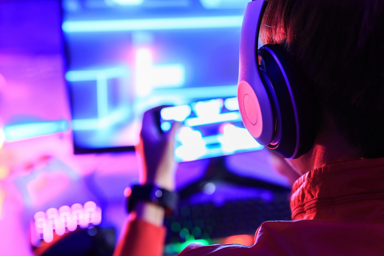 b38b9477-b032-419e-9750-ac1695f9cbcc GamingonPhoneStock<br />